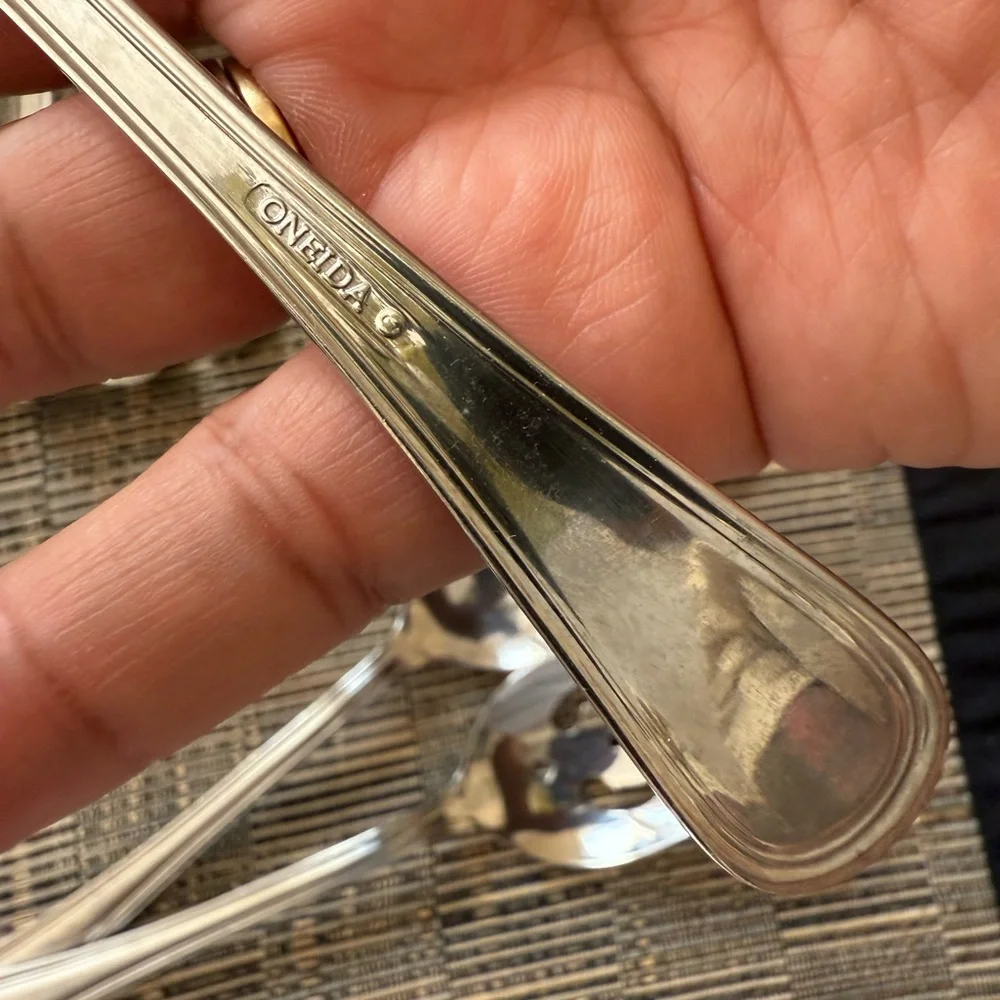 SET OF 26 ONEIDA TRESS/HOLLIS STAINLESS STEEL‎ FLATWARE SPOONS FORKS V